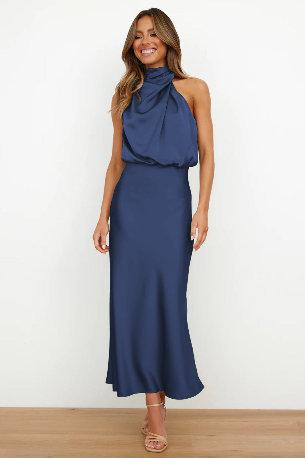 EleganceWear – Halter Neck Dress, Flattering Fit, Chic Design, Perfect for Weddings & Cocktail Parties