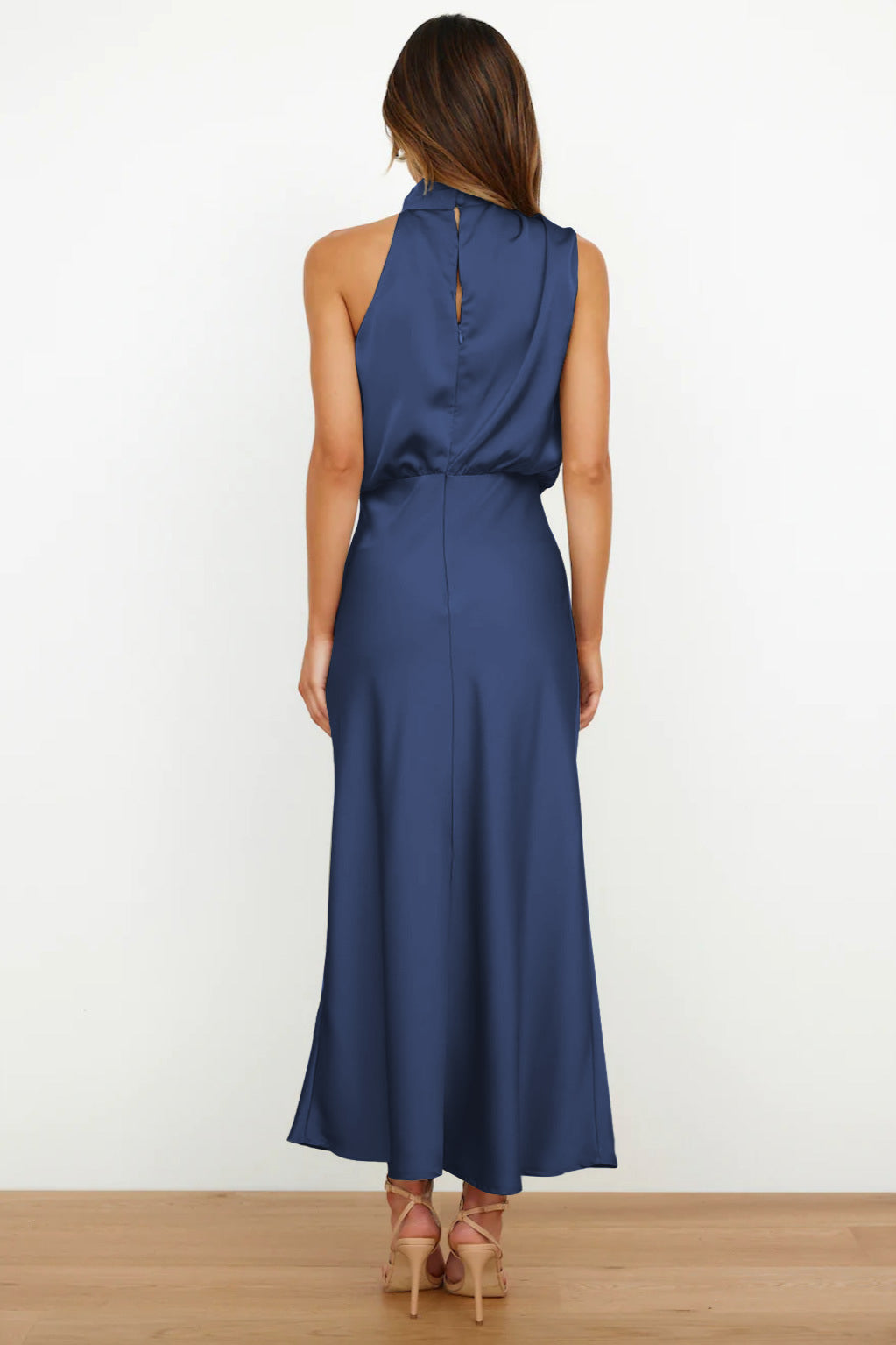 EleganceWear – Halter Neck Dress, Flattering Fit, Chic Design, Perfect for Weddings & Cocktail Parties
