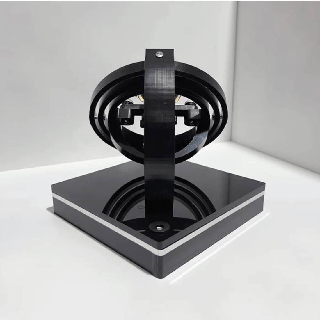 Automatic Watch Winder – Compact Box for Maintaining Watches 3