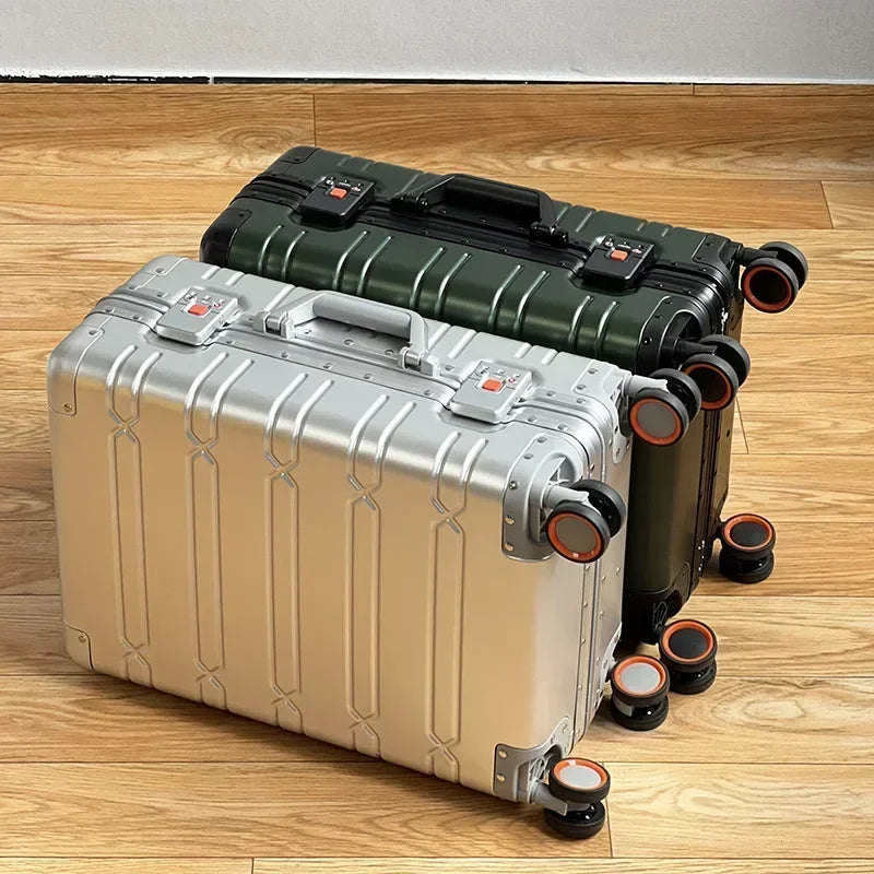 Compact Suitcase – Durable Design with 360° Spinner Wheels 3