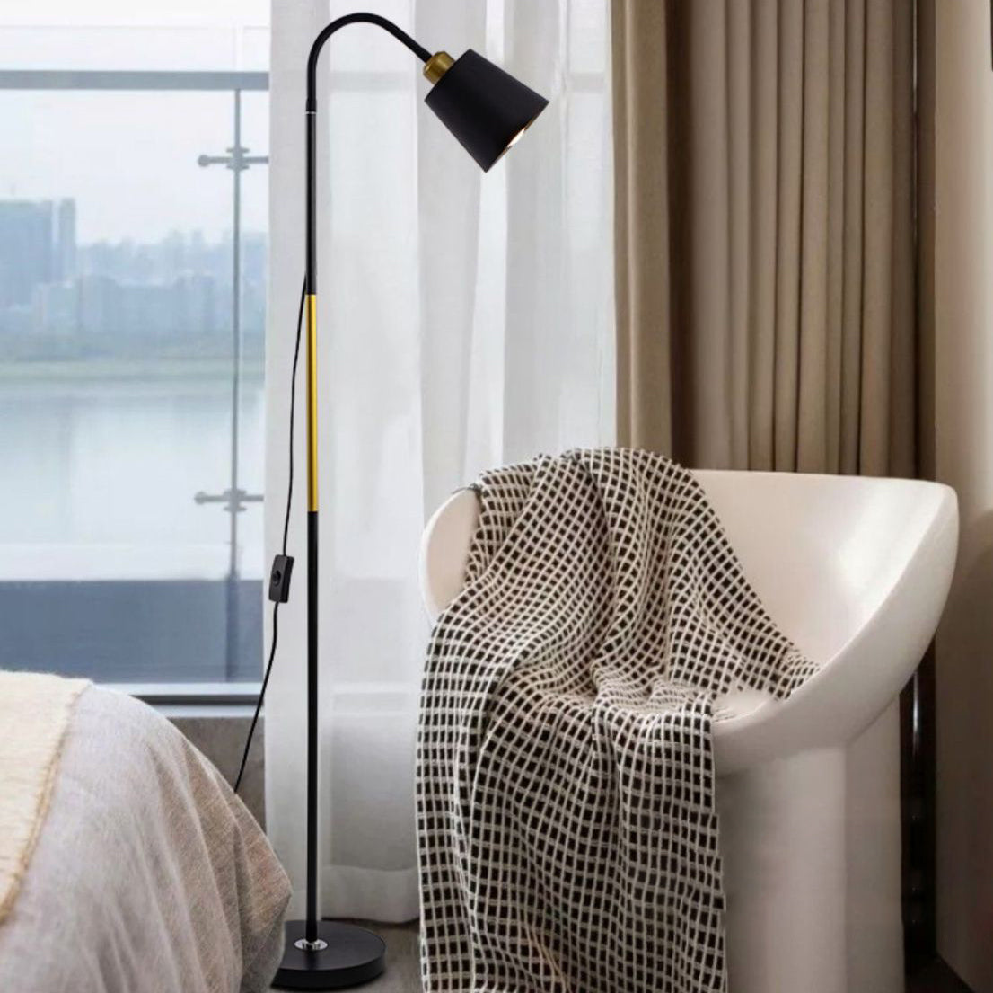 Floor Lamp – Slim Design with Round Shade 1