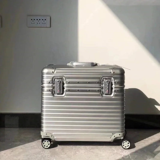 Hard Case Suitcase – Durable Design with 360° Spinner Wheels 0