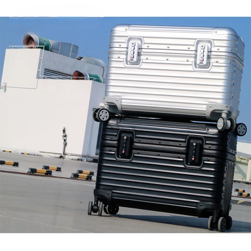 Hard Case Suitcase – Durable Design with 360° Spinner Wheels 1