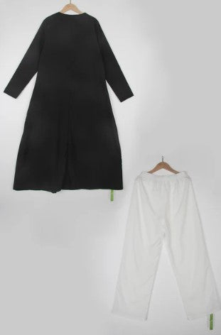 Women's Elegant Fabric Suit with Modern Design
