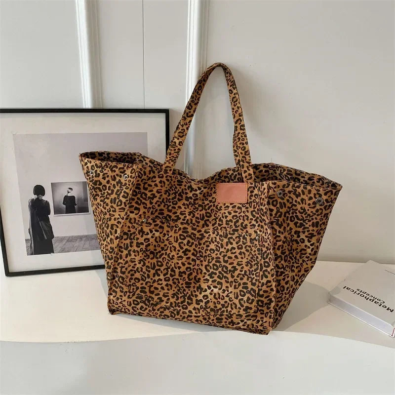 Spacious Tote Bag for Daily Essentials and Errands 3