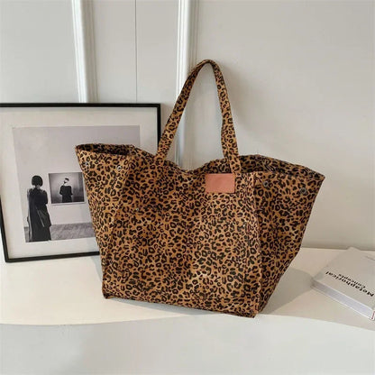 Spacious Tote Bag for Daily Essentials and Errands 3