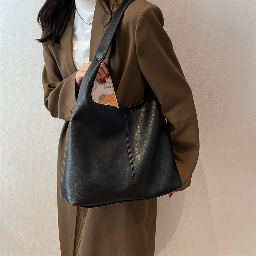 Women’s Minimalist Shoulder Bag with Spacious Interior 1