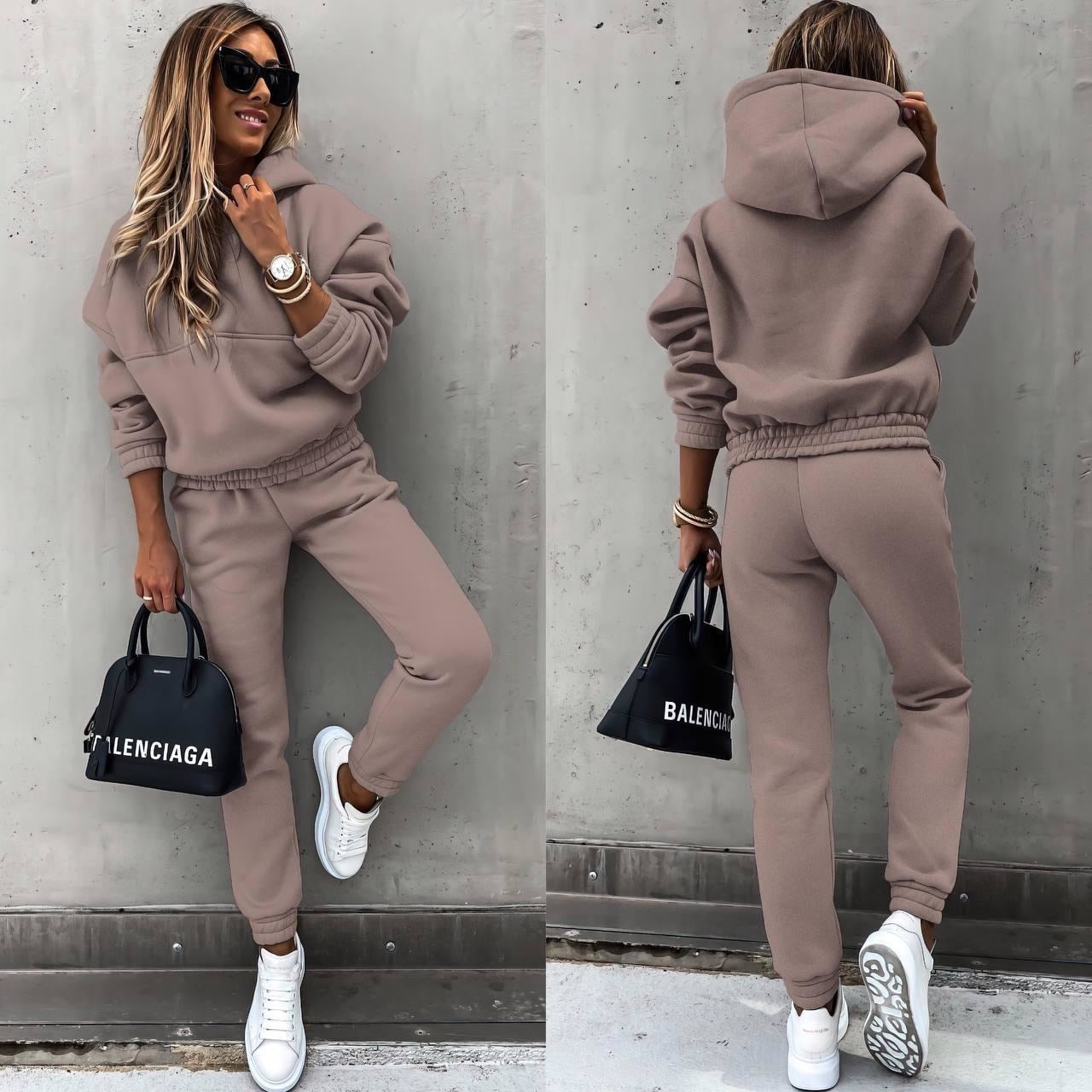 Women's Modern Jogging Set for Active Lifestyle