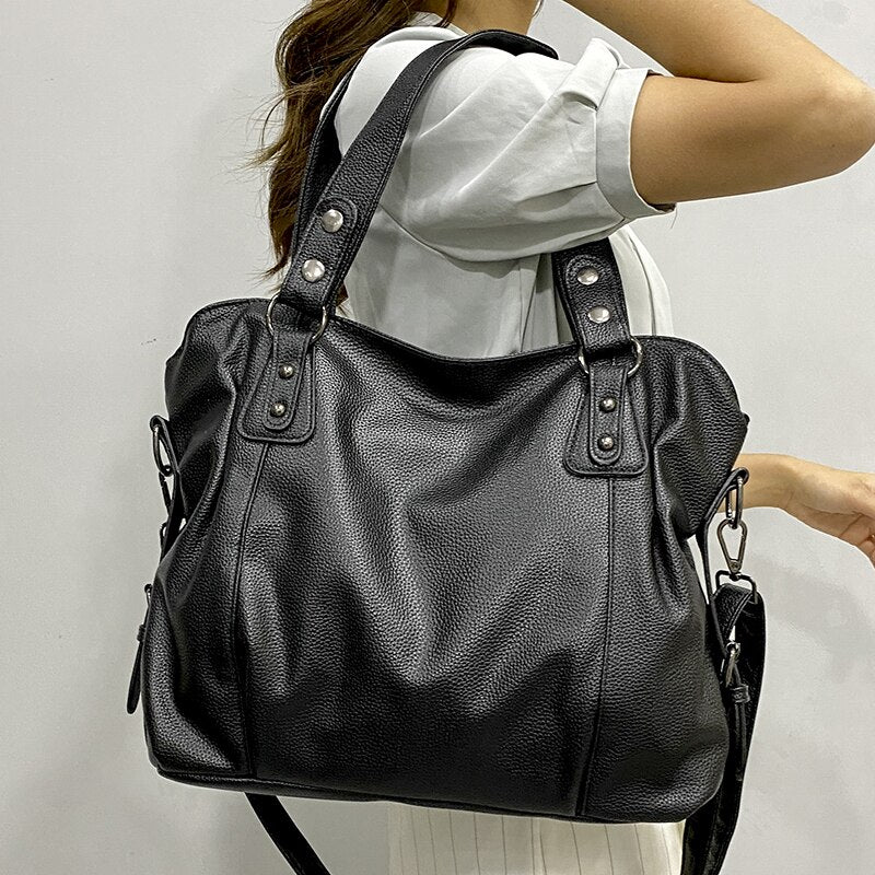 Women’s Shoulder Bag with Magnetic Closure for Everyday Use 1