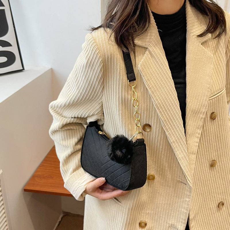 Women’s Structured Shoulder Bag With Chain Detail 3
