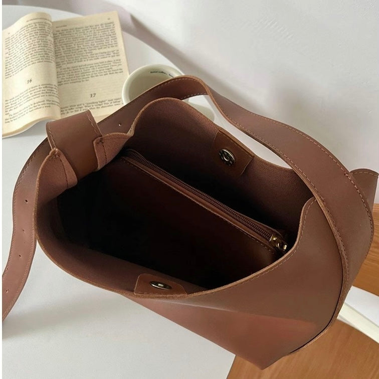 Women’s Structured Shoulder Bag with Multiple Compartments 7