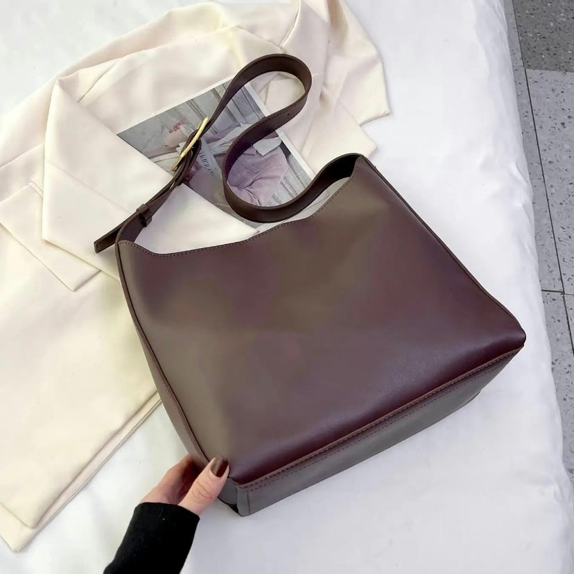 Women’s Structured Shoulder Bag with Multiple Compartments 9