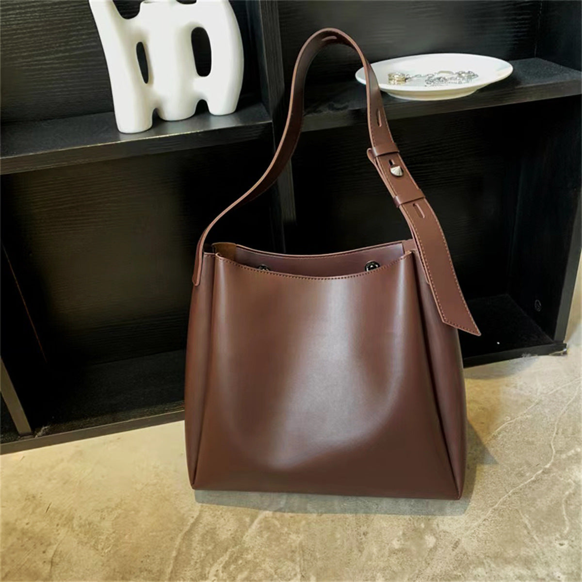 Women’s Structured Tote Bag with Interior Compartment 8
