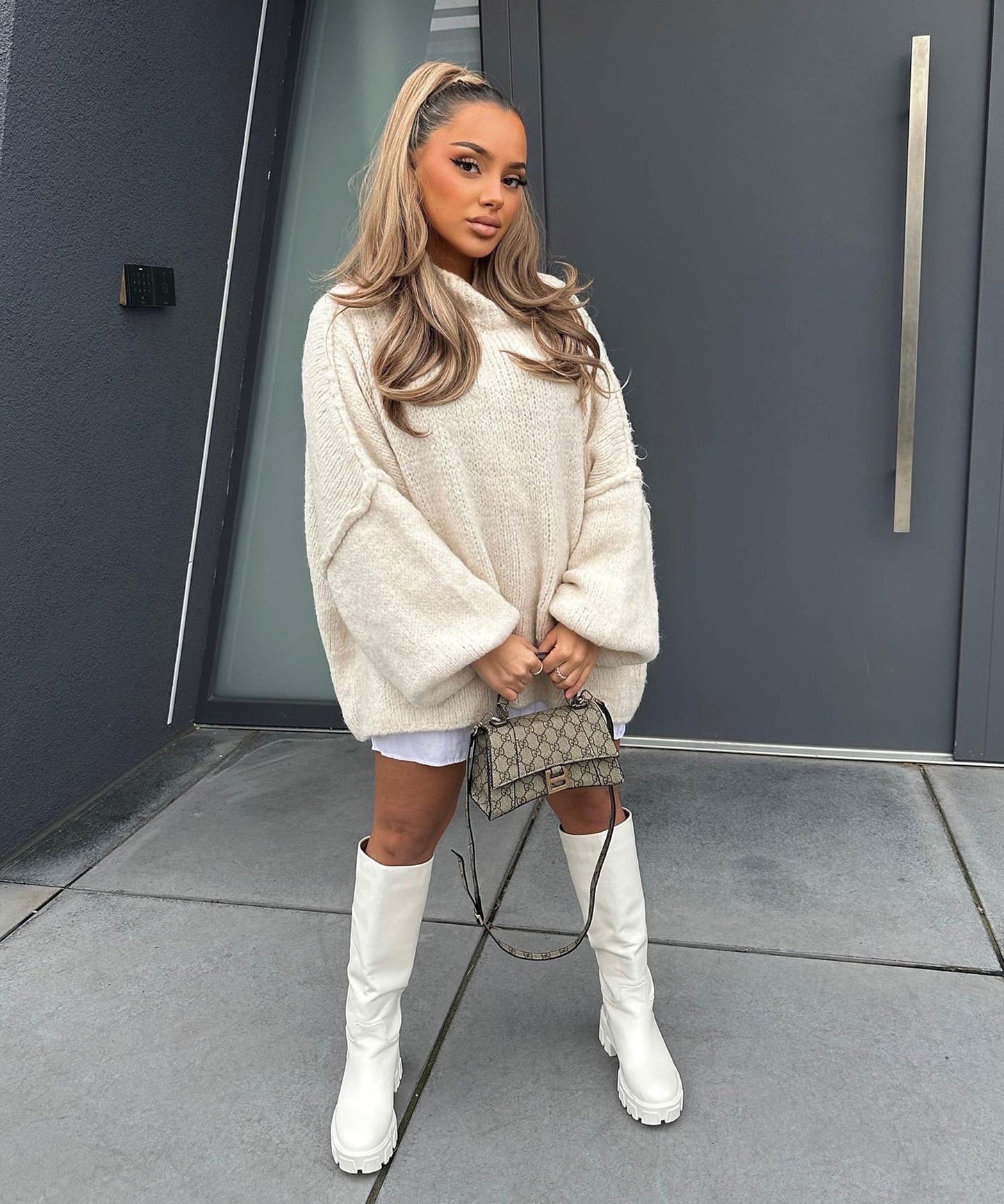 Women's Beige Oversized Cashmere Turtleneck Jumper | Ideal for Winter