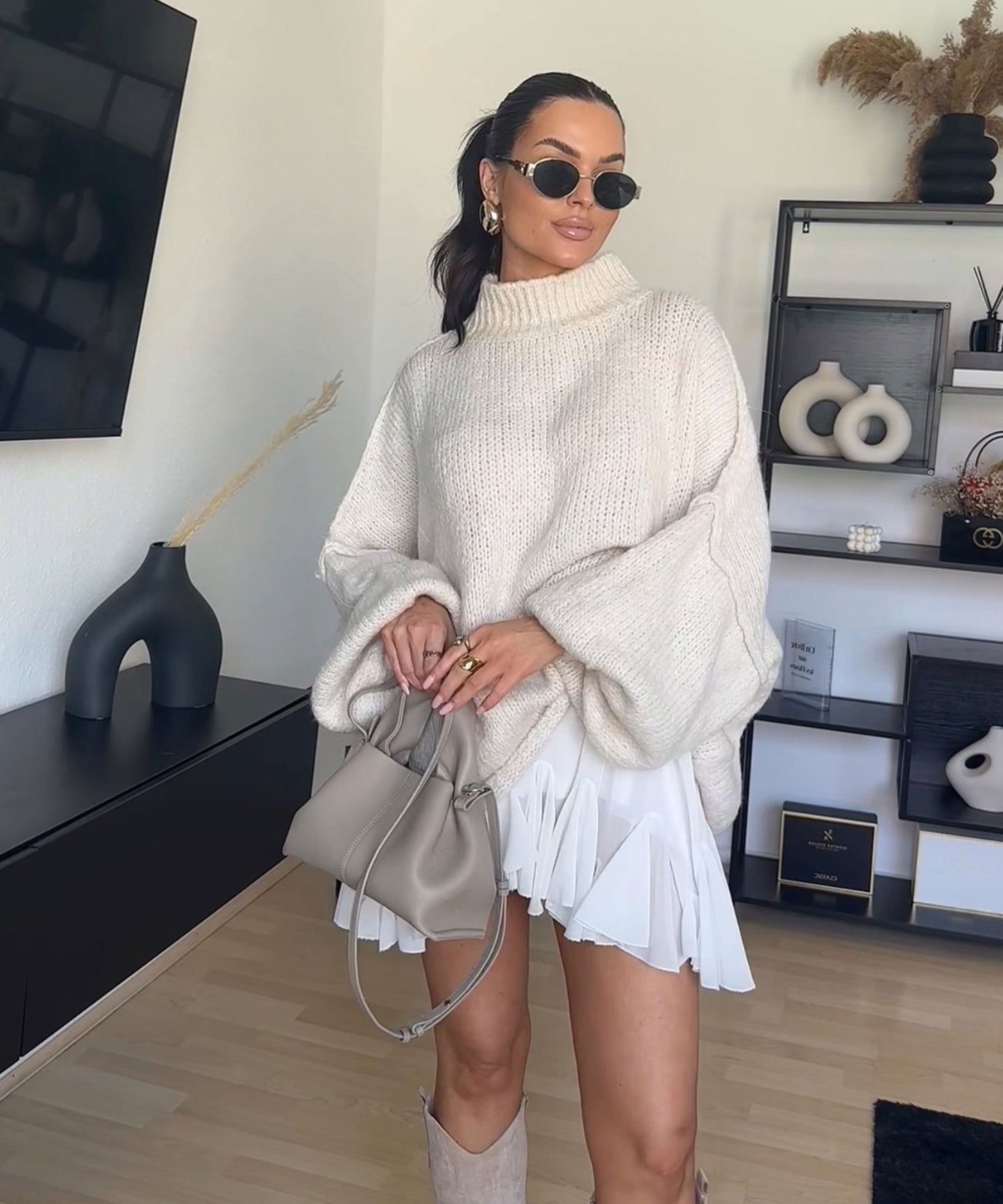 Women's Beige Oversized Cashmere Turtleneck Jumper | Ideal for Winter